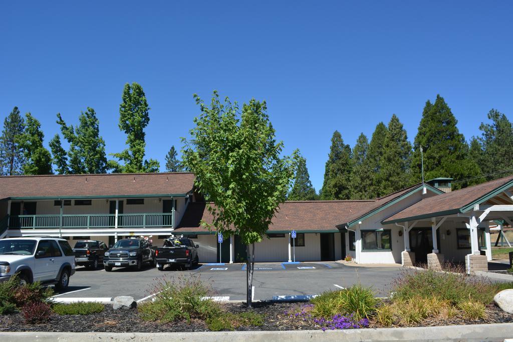Pioneer Inn & Suites Volcano Екстериор снимка