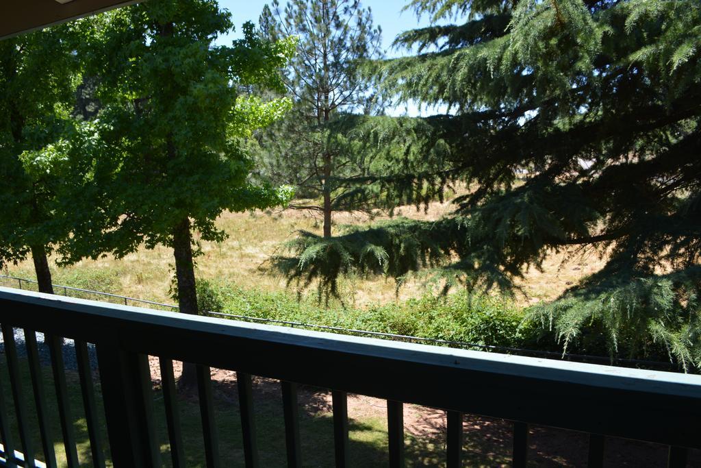 Pioneer Inn & Suites Volcano Екстериор снимка