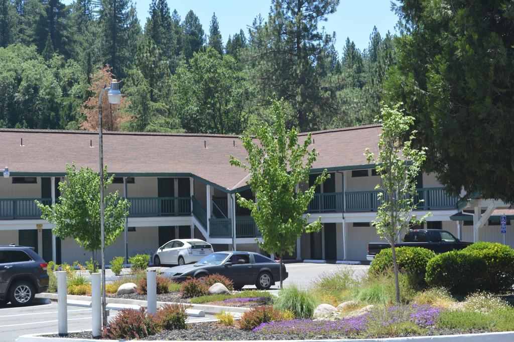 Pioneer Inn & Suites Volcano Екстериор снимка