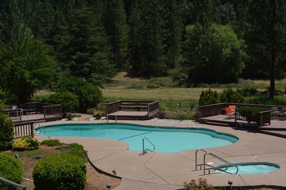 Pioneer Inn & Suites Volcano Екстериор снимка