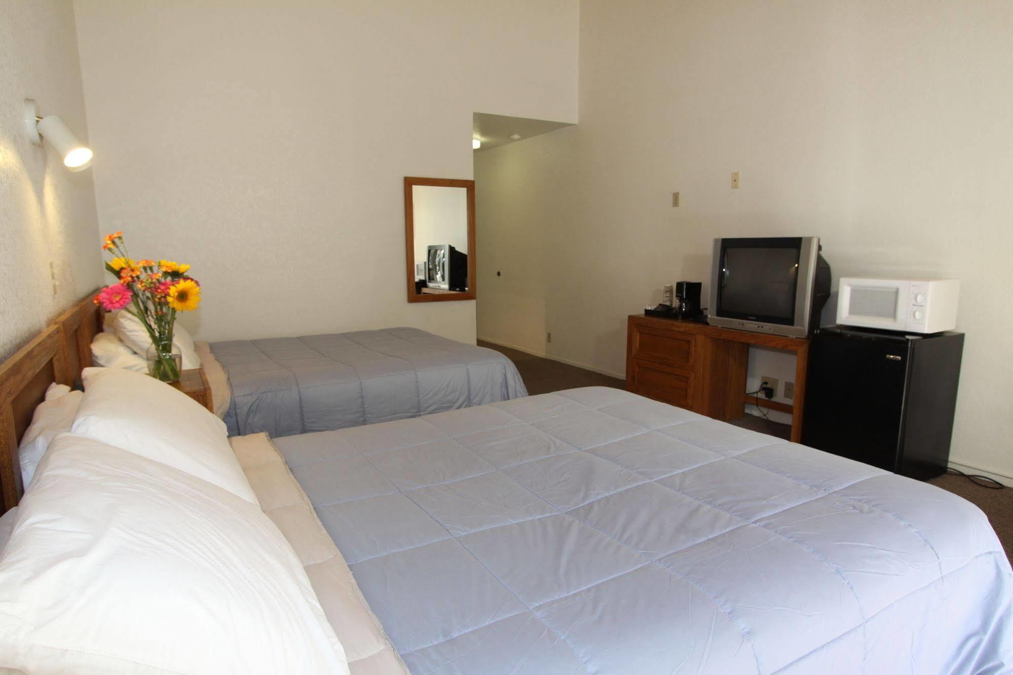 Pioneer Inn & Suites Volcano Екстериор снимка