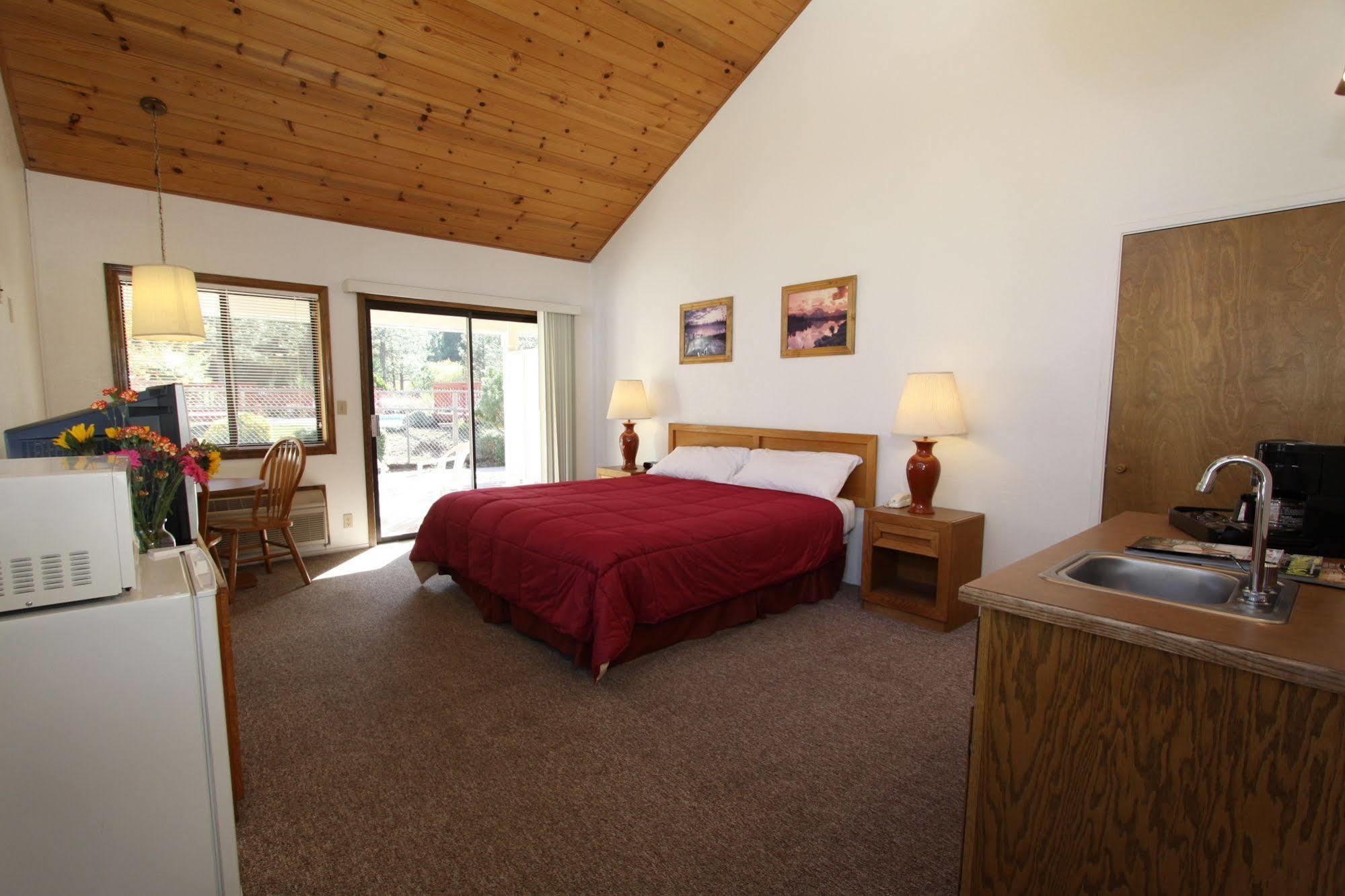 Pioneer Inn & Suites Volcano Екстериор снимка