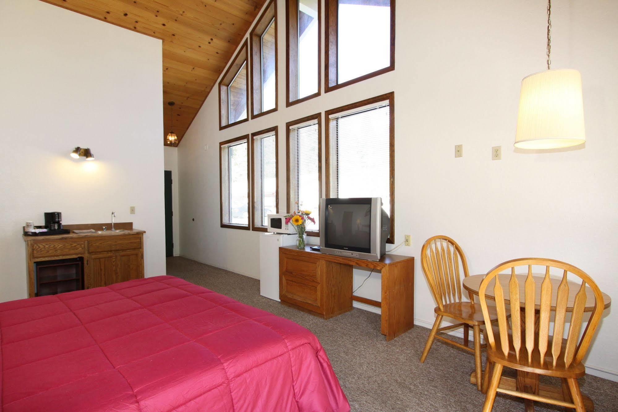 Pioneer Inn & Suites Volcano Екстериор снимка