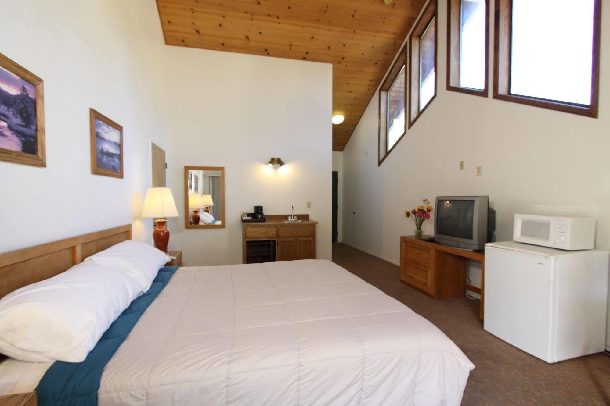 Pioneer Inn & Suites Volcano Екстериор снимка