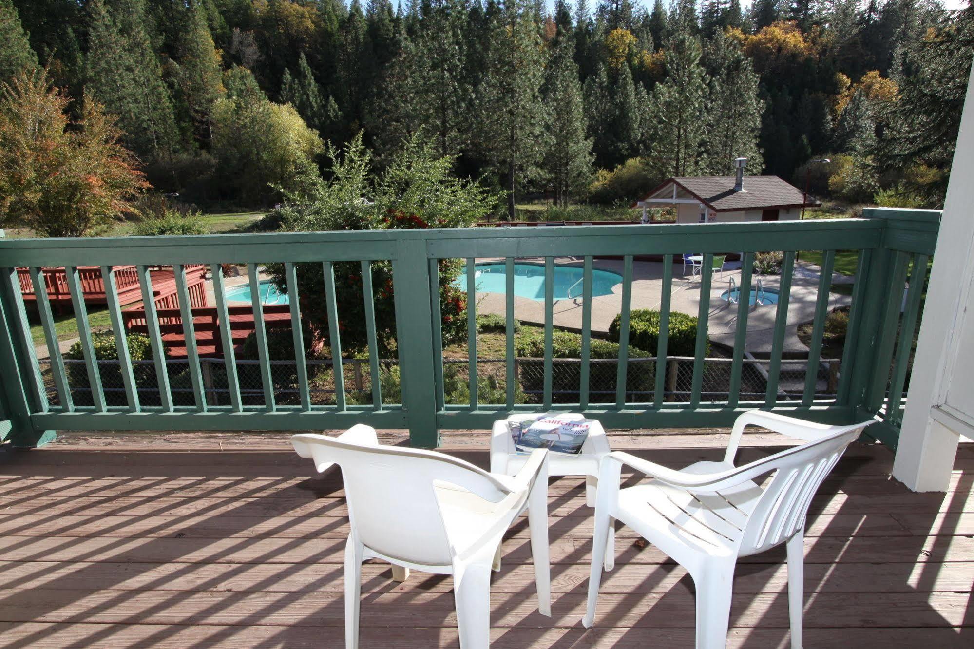Pioneer Inn & Suites Volcano Екстериор снимка